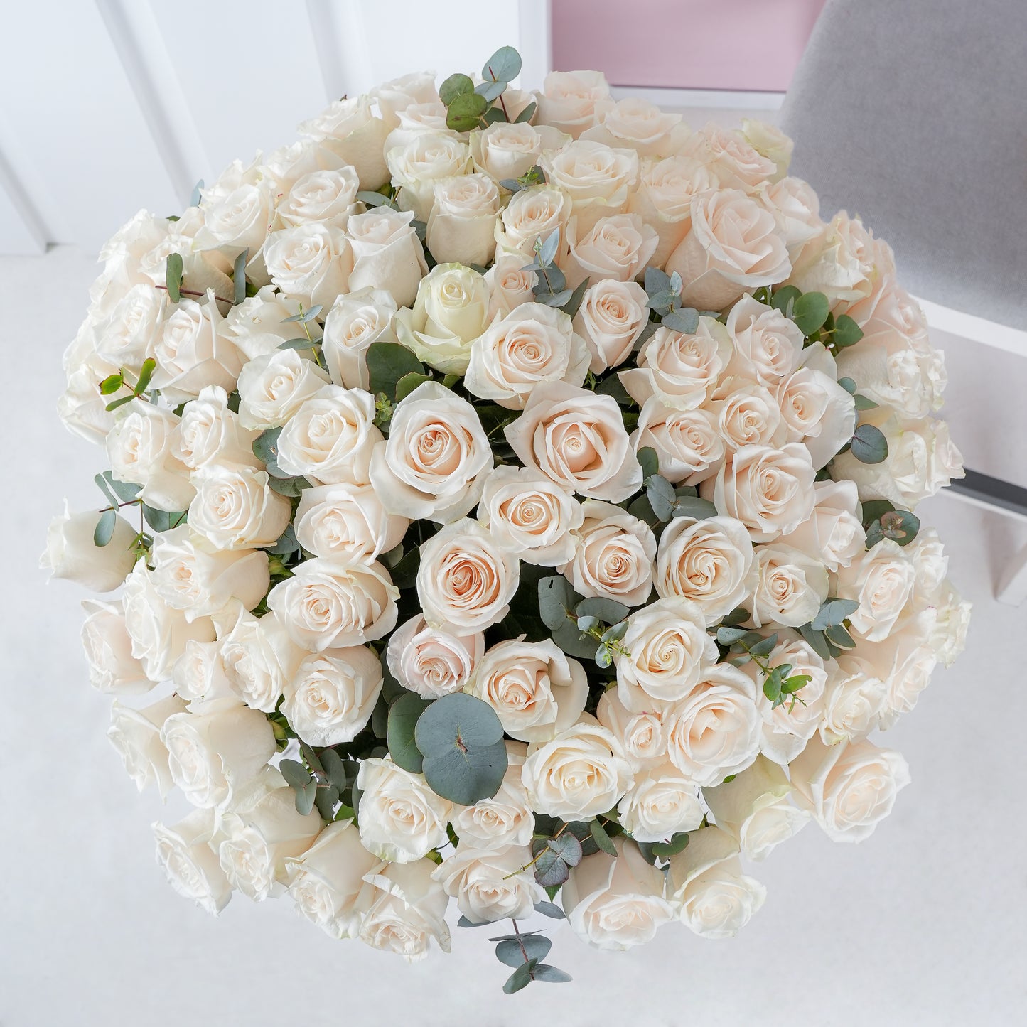 100 White Roses Vase