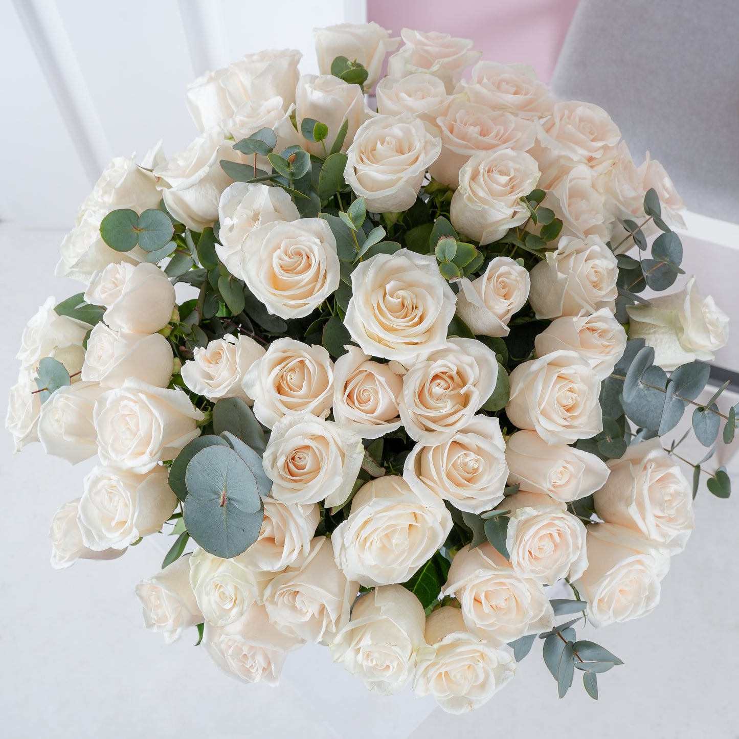 50 White Roses Vase