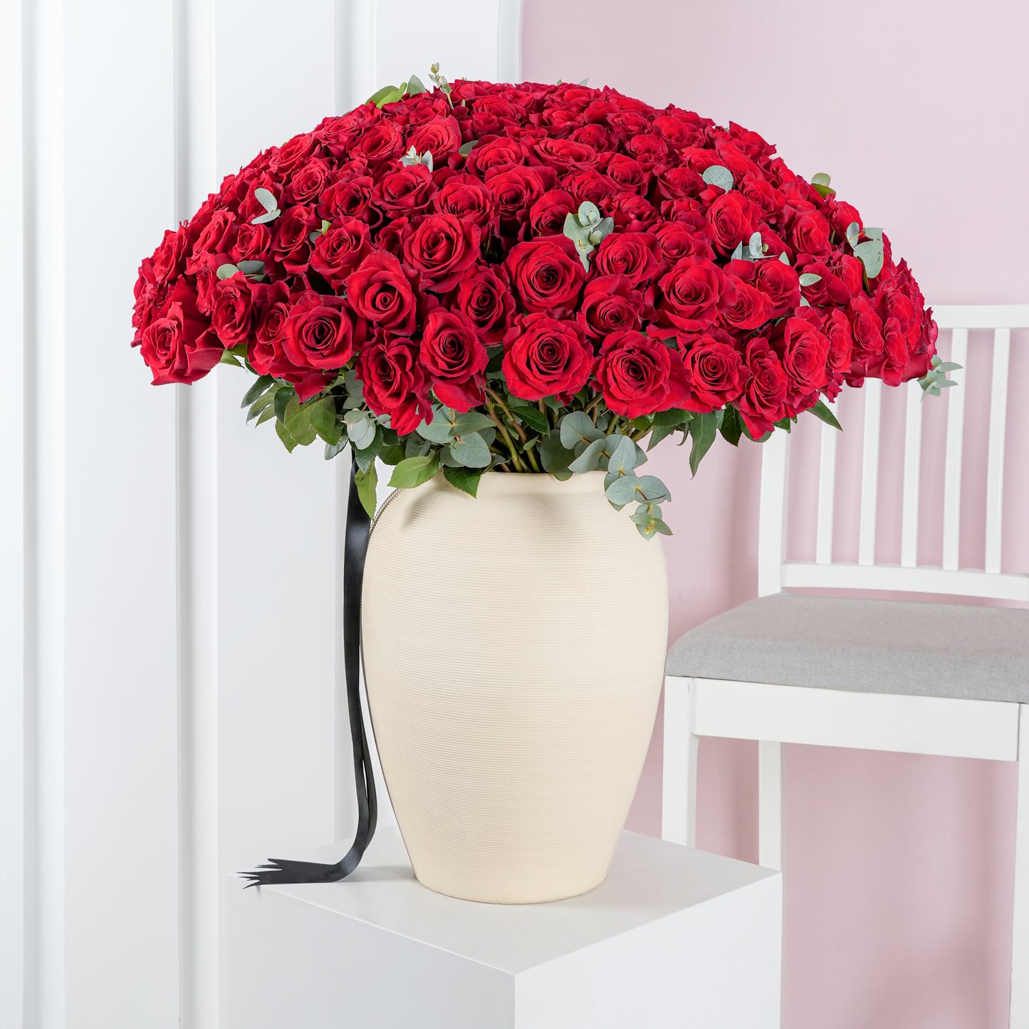 200 Red Roses Vase